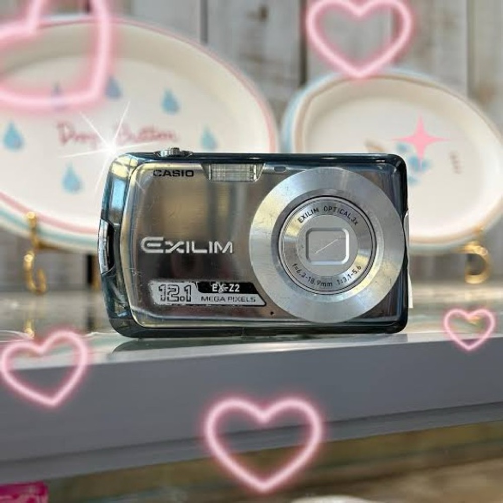 Vintage Casio Exilim Digital Camera in Metallic Silver